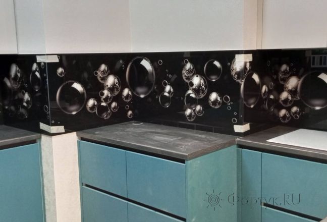 Стеклянная фото панель: мыльные пузыри на черном фоне, заказ #ГОУТ-117, Синяя кухня. Изображение 208624